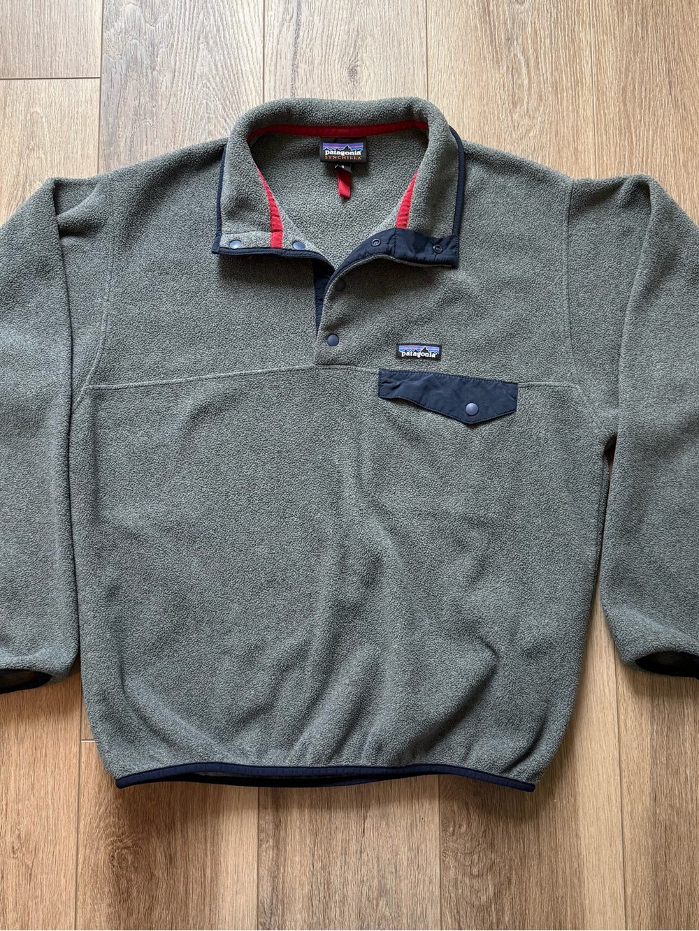 Patagonia Synchilla  Snap-T Fleece Pullover in dark gray with Navy Trim size Med